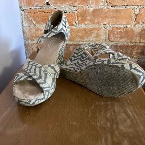 Toms wedges